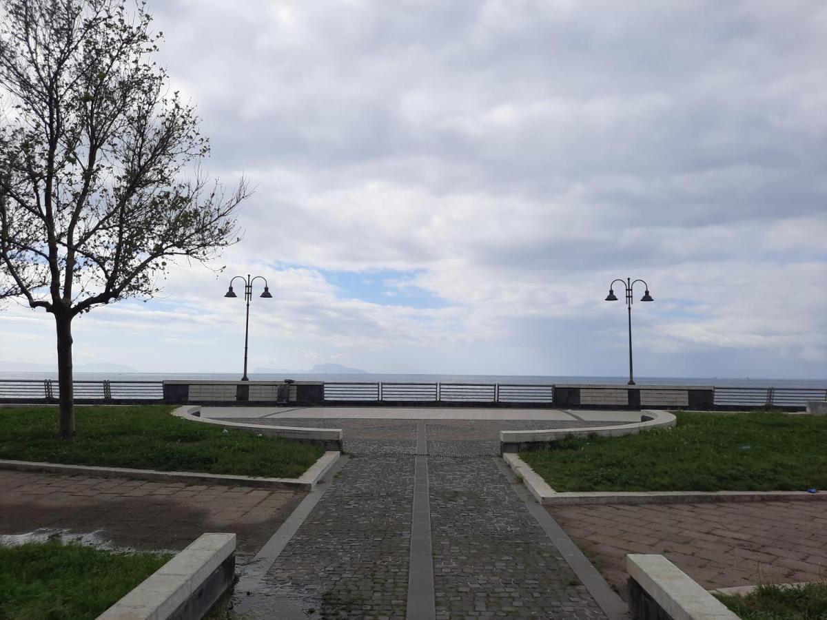 Lungomare Bed and Breakfast Pozzuoli Exteriör bild